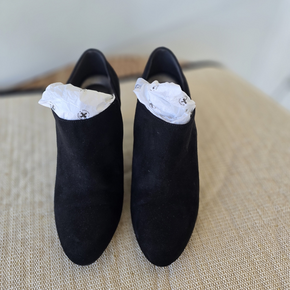 Elegant Coach Black Suede Heeled Ankle Boots Size 8.5